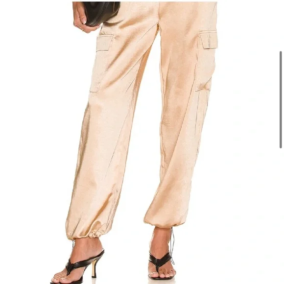 SUPERDOWN Rita cargo pants in champagne size medium new without tags - Picture 10 of 10